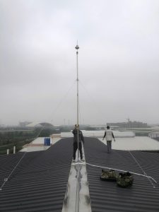 Lắp kim thu sét trên mái tôn